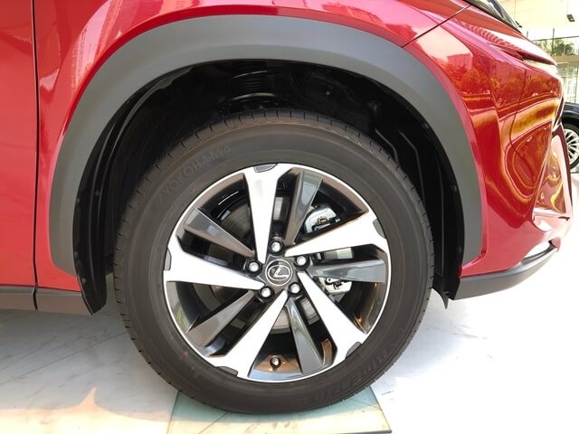 mam-xe-lexus-nx300-facelift