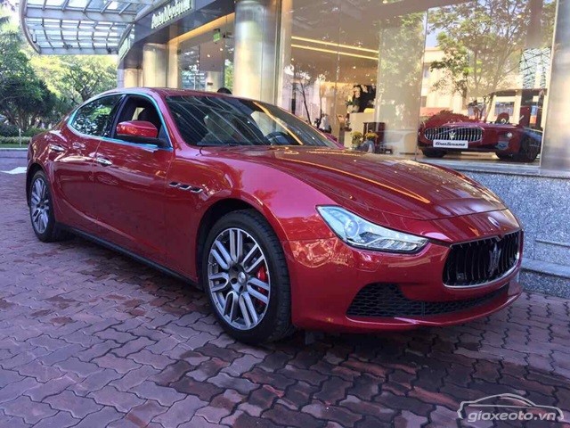 gia-xe-maserati-ghibli-mau-do