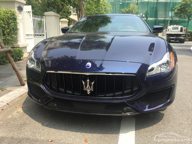 gia-xe-maserati-quattroporte-tai-viet-nam
